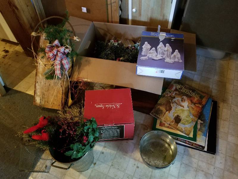 lot 393 image: Lot - Misc Christmas Dcor - Sled Buckets, Etc