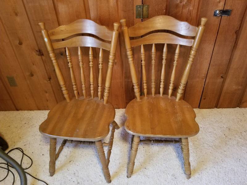 lot 421 image: Pair Dining Room Chairs