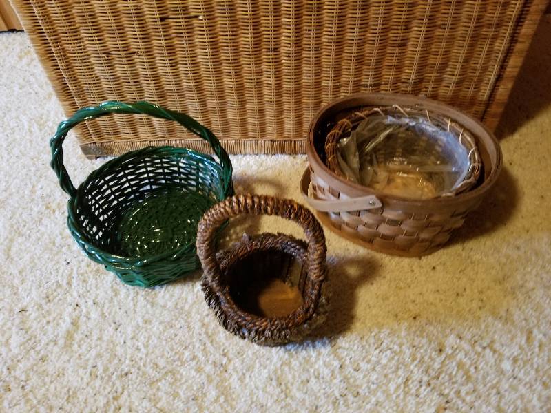 lot 430 image: Wicker Trunk 19x36x20 and Misc Baskets