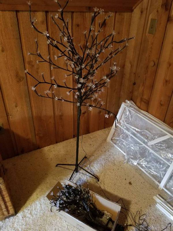 lot 432 image: Lighted Floor Tree - BlackWhite, 59 high