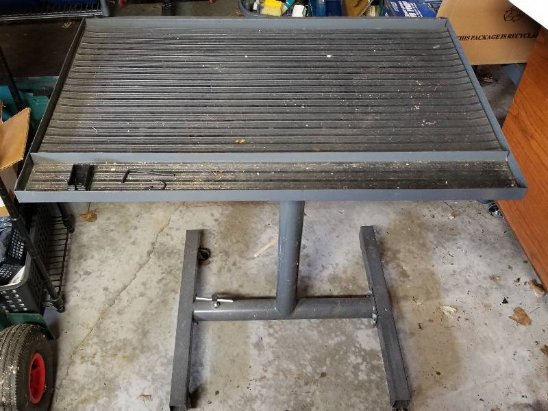 lot 435 image: Rolling Metal Cart, 33x29x21