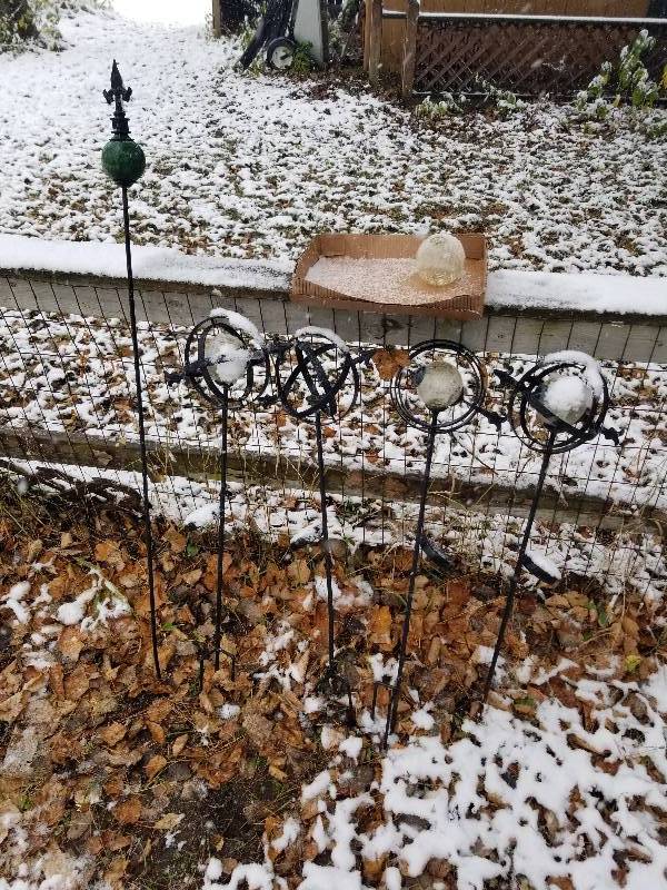 lot 440 image: Lot - GardenPatio Dcor GlobeSphere Solar Lights