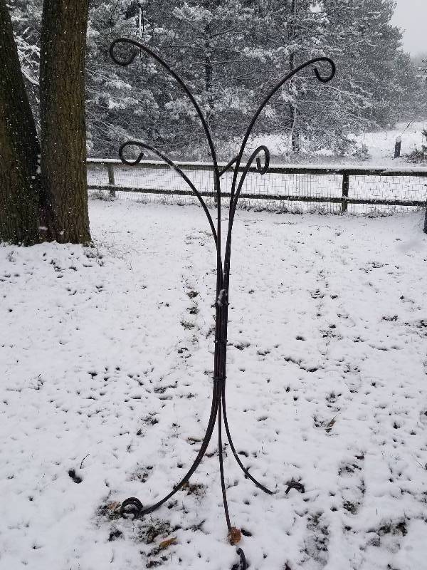 lot 442 image: Metal Multi Plant Hanger