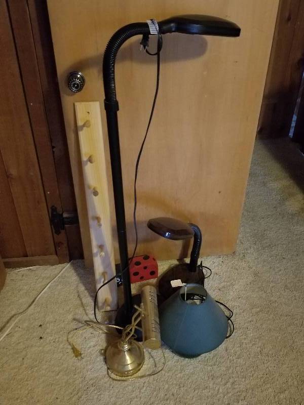 lot 456 image: Lot -Misc Floor Lamps, Table Lamps, Desk Lamps, Etc