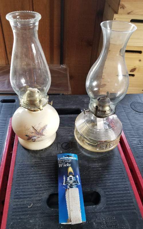 lot 413 image: Lot- Oil Lamps