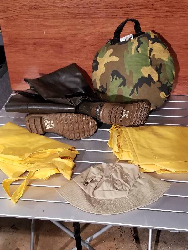 lot 50 image: Lot - ITASCA Insulated Waders Size 7, Rain Suit Size M, Camp Seat Cushion, Fishing Hat