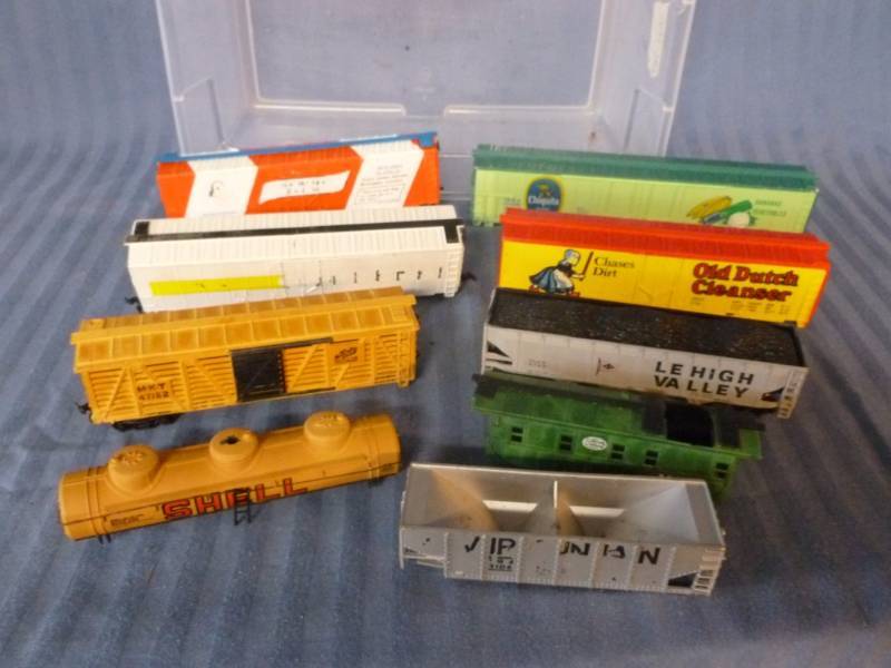 HO Scale Train Cars