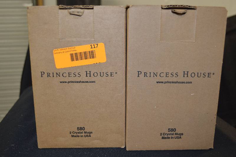 lot 117 image: Heritage Mugs