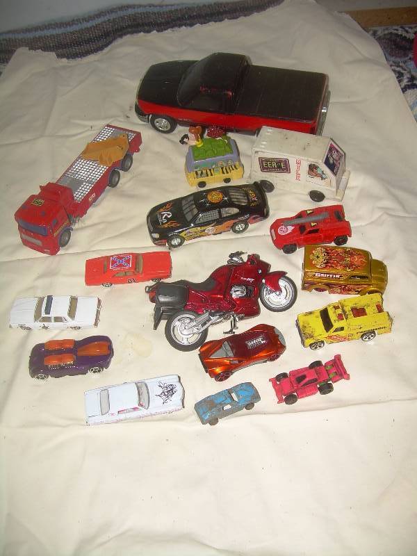COLLECTIBLE CARS AND TRUCKS