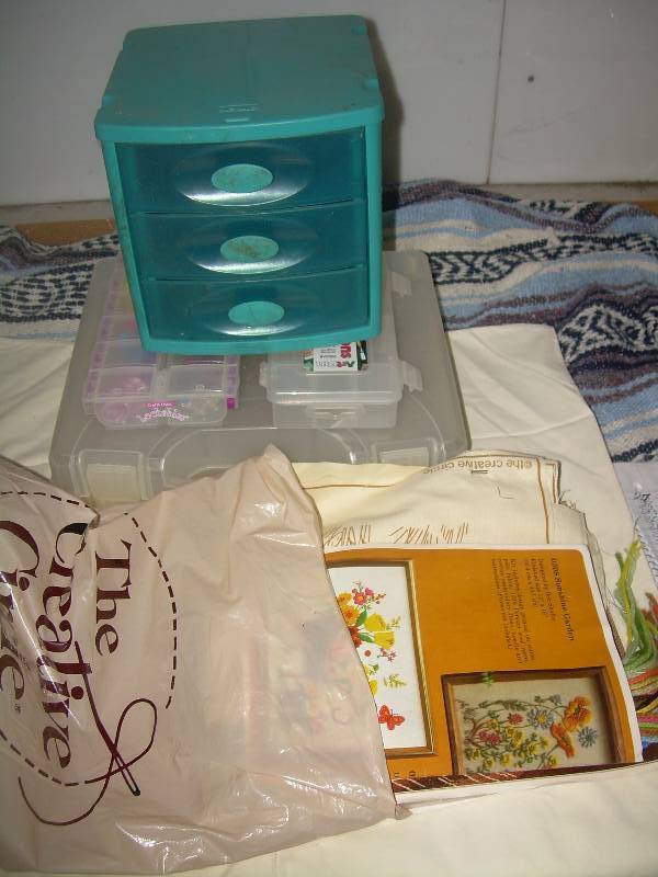 4 SMALL PLASTIC CASES