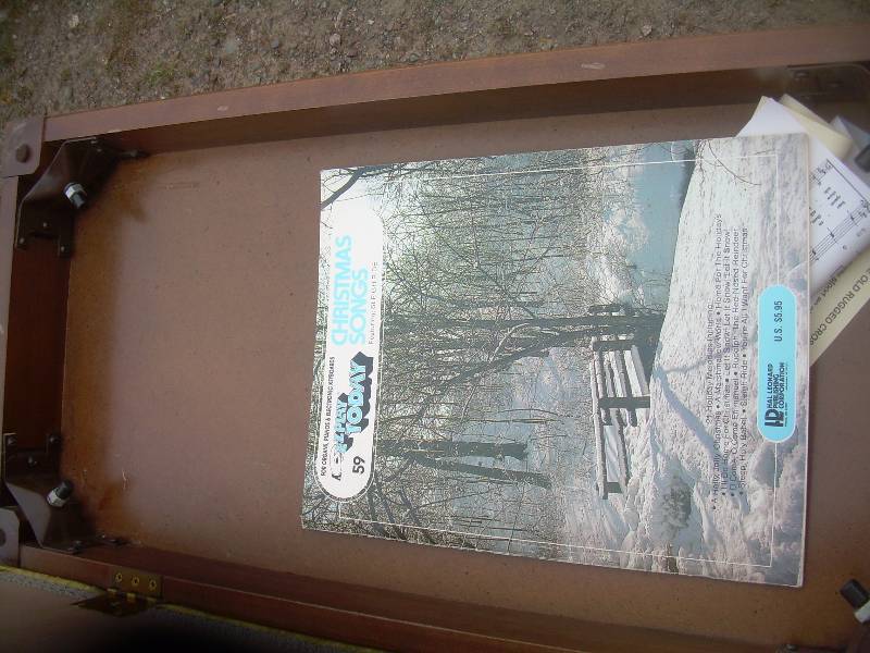VINTAGE PIANO BENCH