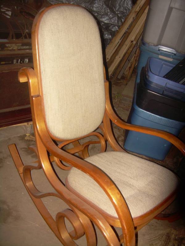 FULL SIZE CUSHIONED ROCKING CHAIR