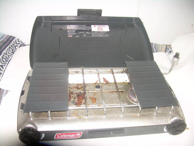 COLEMAN CAMP STOVE