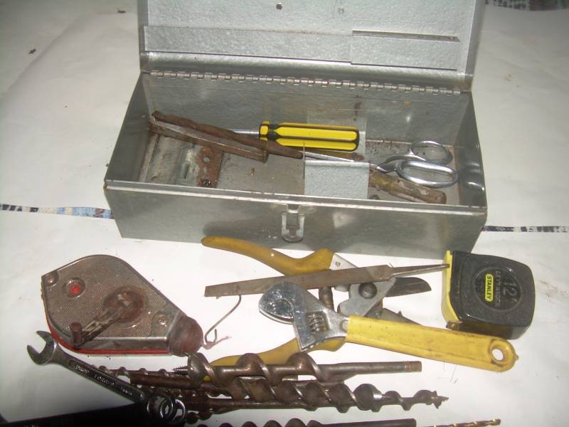 METAL TOOL BOX