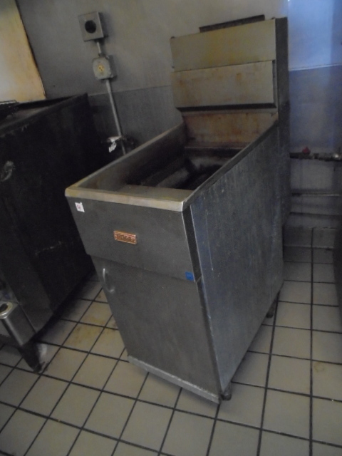 lot 4 image: Commercial Deep Fryer