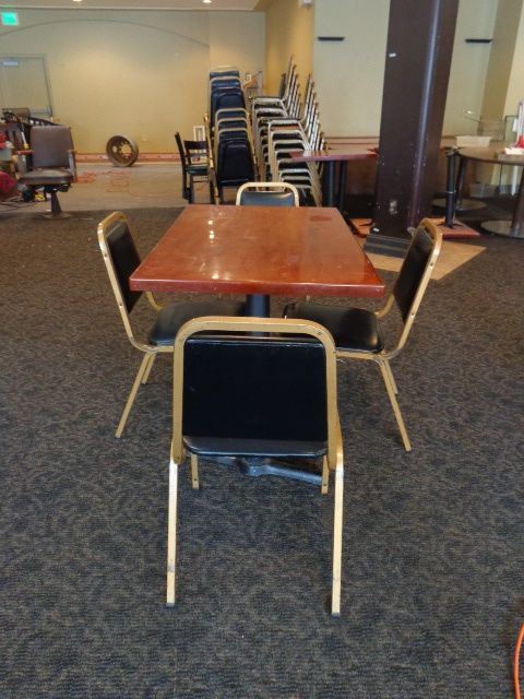 lot 7 image: Dining Table and (4) Chairs