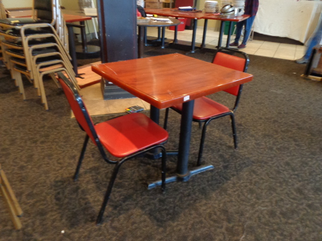 lot 37 image: Dining Room Table and Chairs