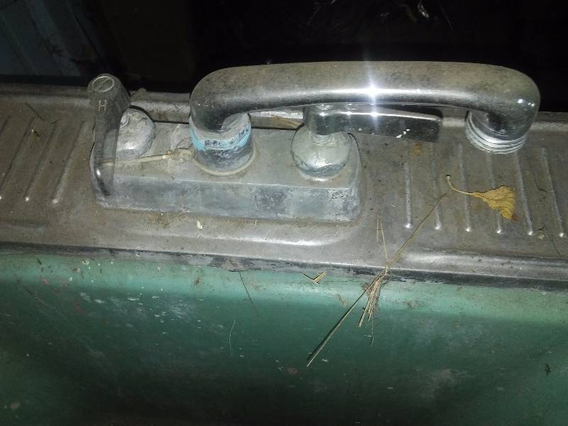 Utility wash tub, laundry room etc.vintage