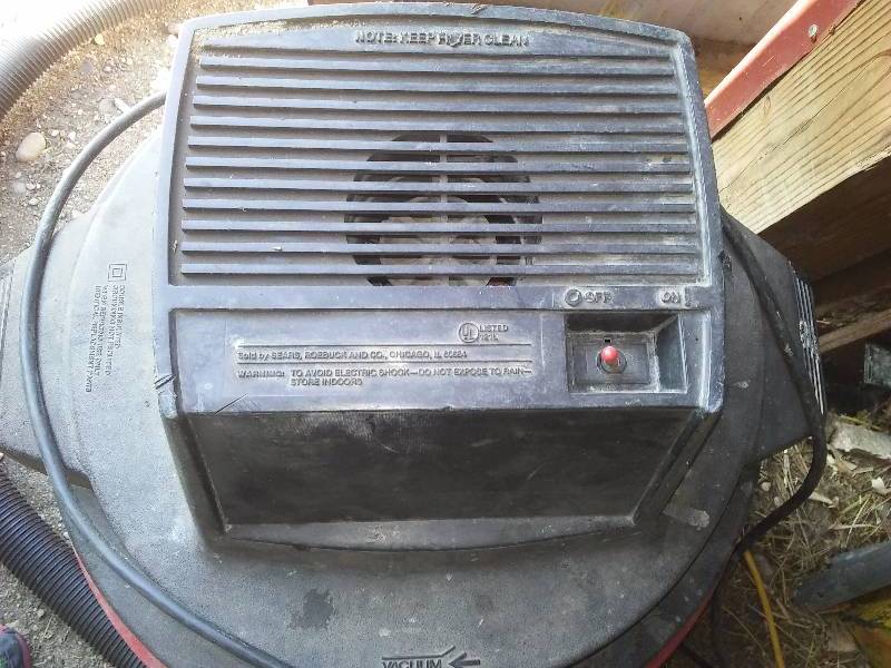 Large wet   Dry Vac Vacuum.