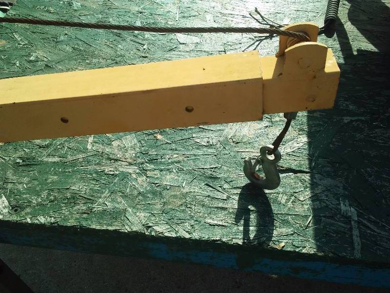 1000 pound winch lift.
