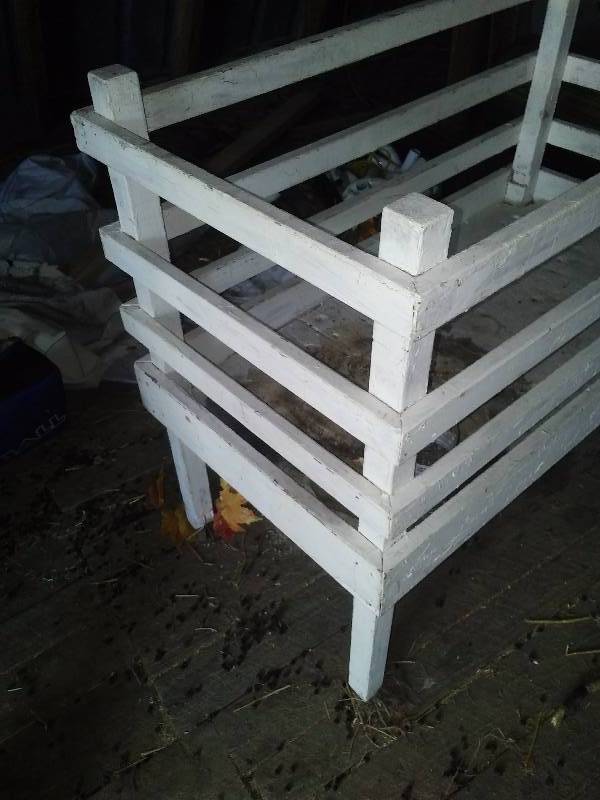Display crib for retail or upscale.