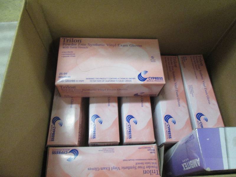 8 Boxes of 100 Trilon Medium Vinyl ...