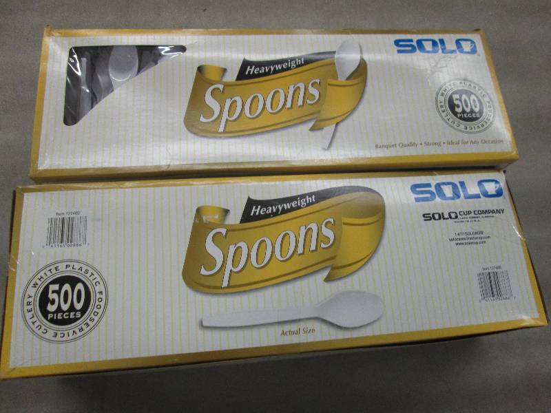 2 Boxes of Solo Heavy Plastic White...