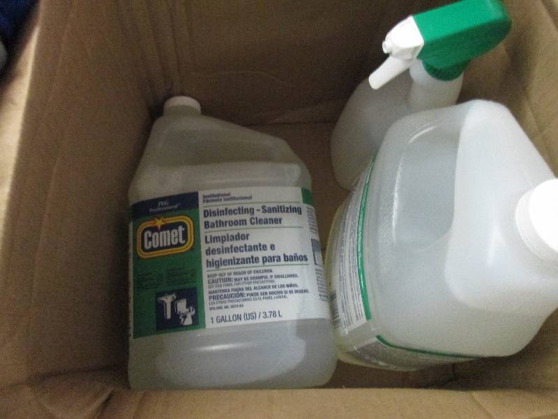 Lot of 2 - Comet Disinfecting Bathr...