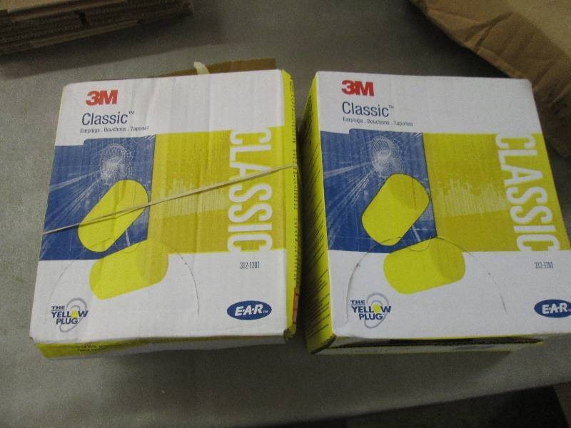 Lot of 2 cs -3M OCS1137 Classic Ear...