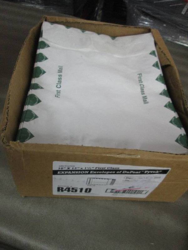Box of Tyvek 1st Class Envelopes 10...