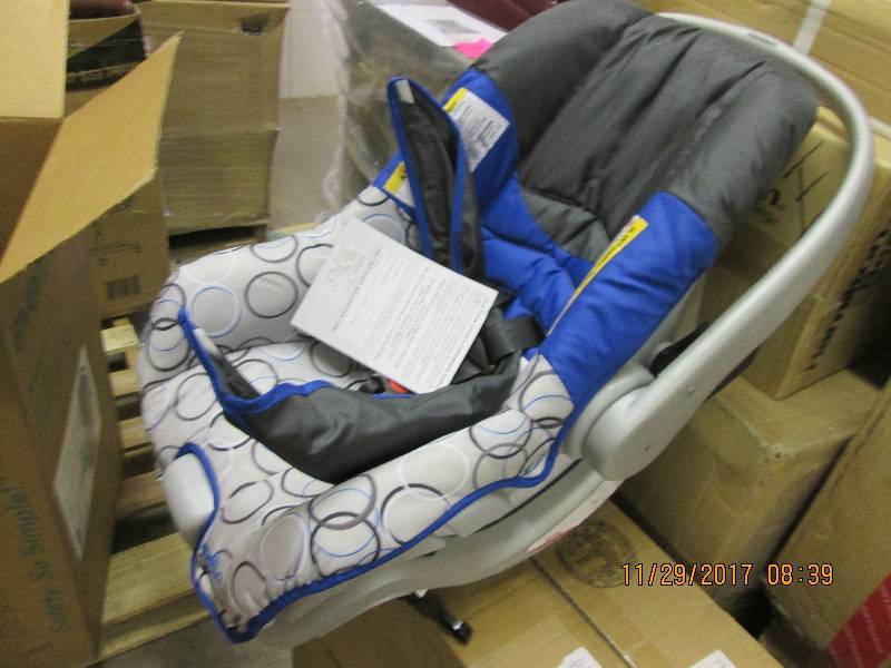 Evenflo Nurture Infant Car Seat ope...