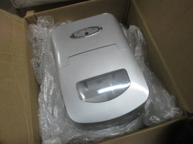 Ginnys Brand Ice Maker open box, u...