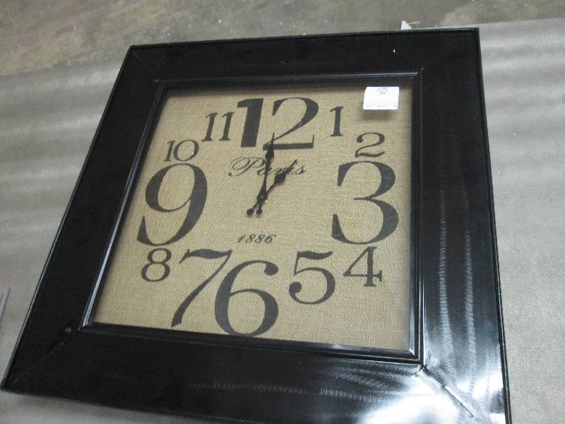 Square Burlap Clock open box, untes...