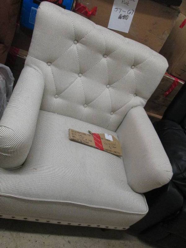 Tufted Accent Chair open box, tear ...