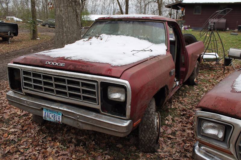 lot 48 image: 1982 Dodge W 20 Pick Up