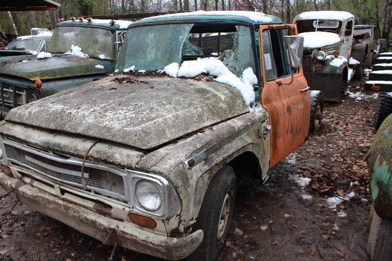 lot 22 image: 1970s Vintage International Pickup