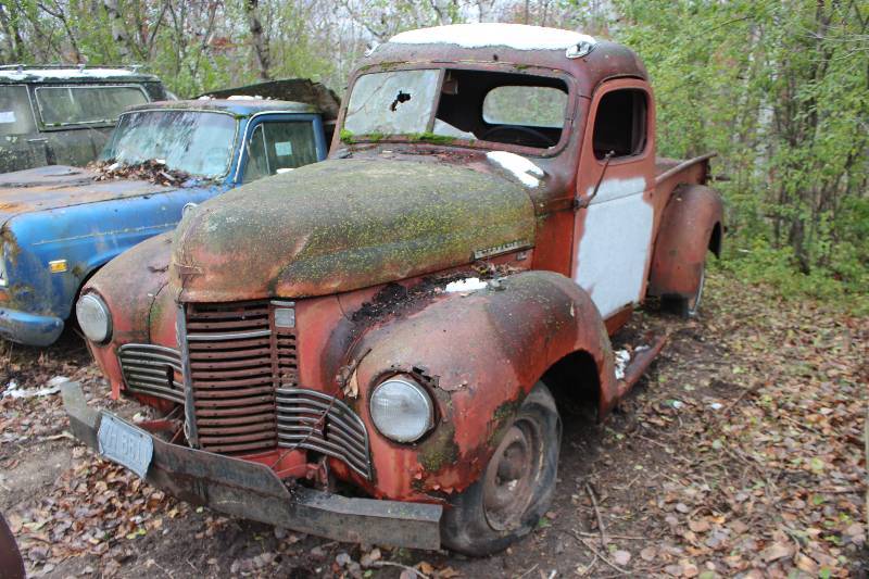 lot 14 image: Vintage 1940s International KB 2 Pickup