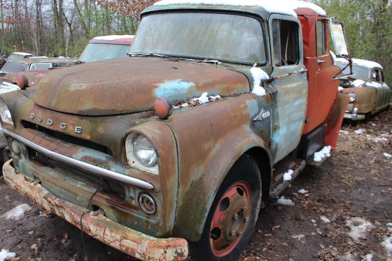 lot 10 image: Dodge 400 Pickup with Additional Cab