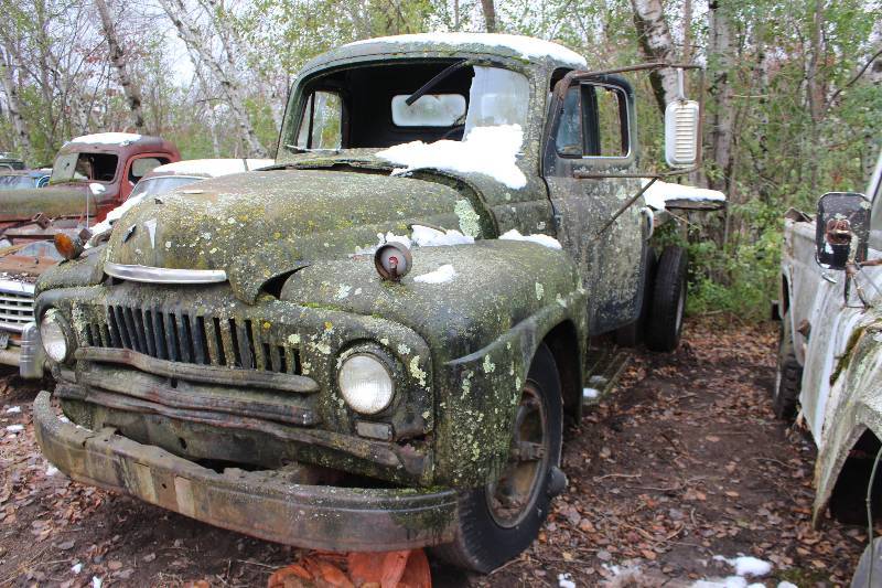 lot 9 image: 1960s Vintage International Flat Bed Truck