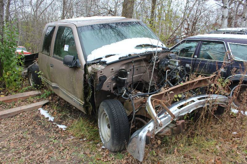 lot 39 image: 1990s Chevy Silverado