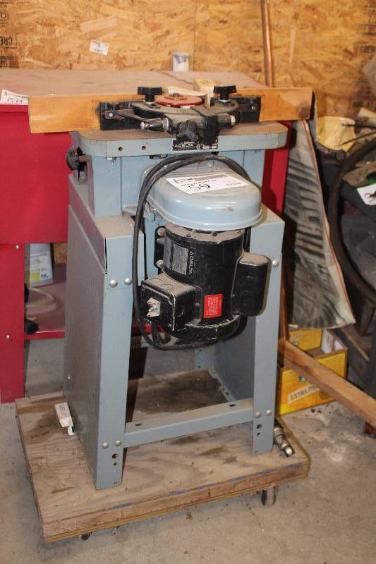 lot 59 image: Delta Router Table w Delta Router