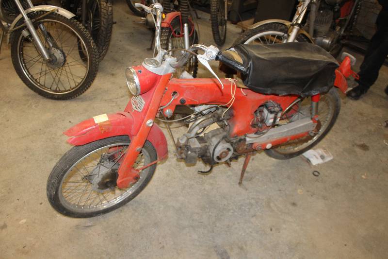 lot 19 image: Honda Scooter