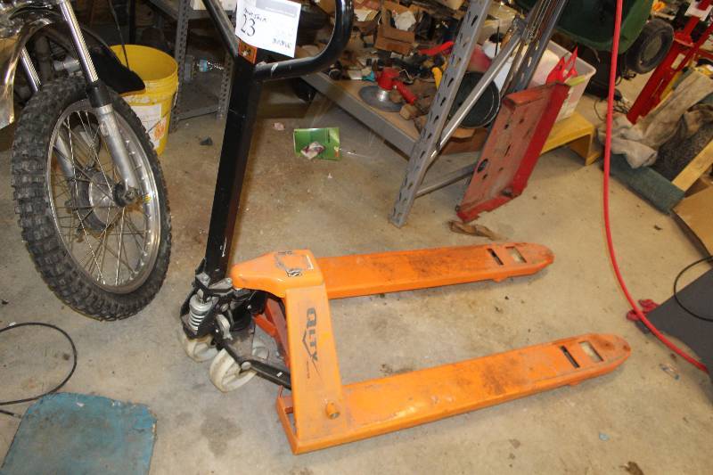 lot 23 image: Quality Pallet Jack