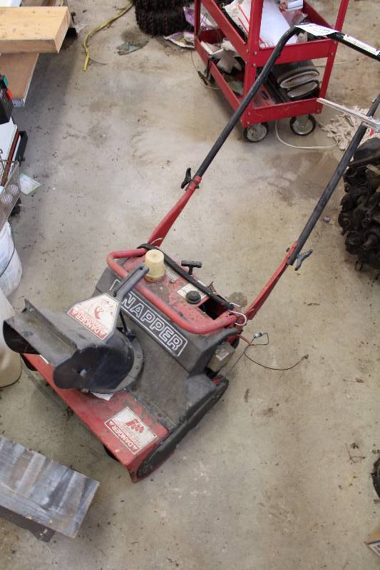lot 53 image: Snapper Snowblower