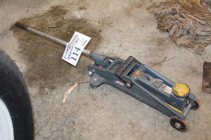 lot 114 image: CrossRoad Hydraulic Floor Jack