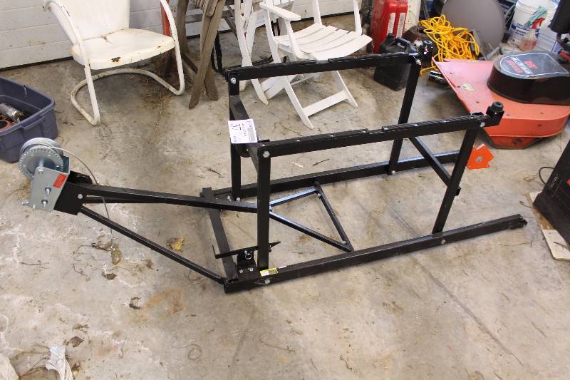 lot 37 image: Bike Stand w Winch