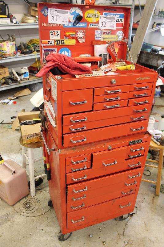 lot 31 image: Matco 2-Piece 20-Drawer Metal Rolling Tool Chest