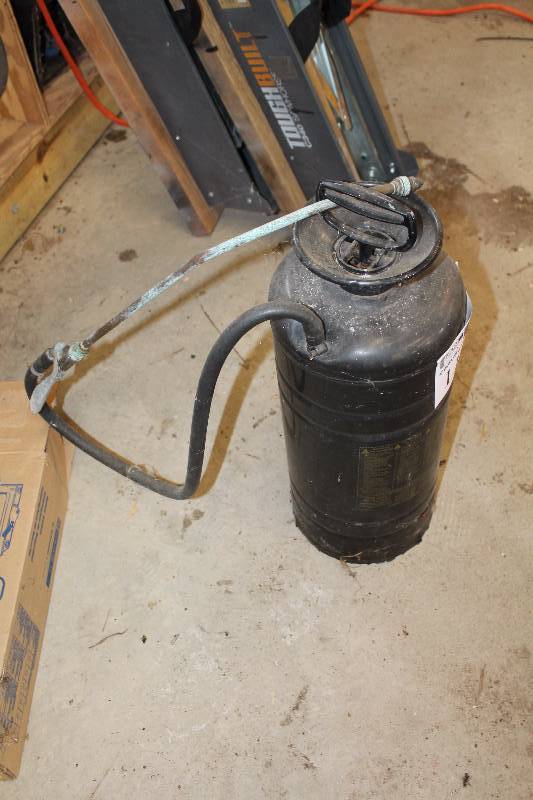 lot 116 image: Chapin Chemical Resistant Viton Equipped 3.0-Gallon Steel Compressed Air Sprayer