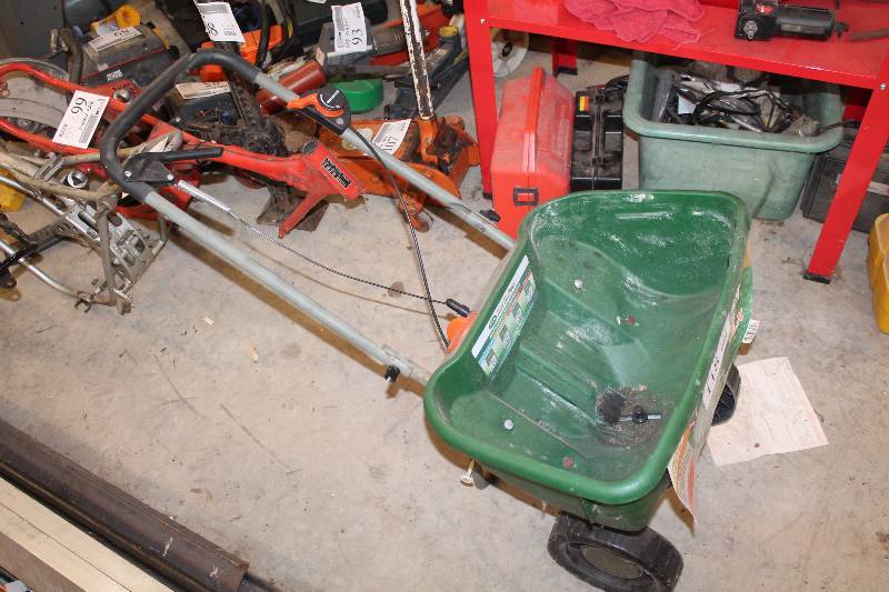 lot 118 image: Push Lawn Seed Spreader