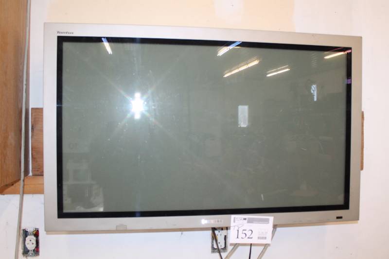 lot 152 image: Samsung 42in. Flat Screen Wall Mount TV
